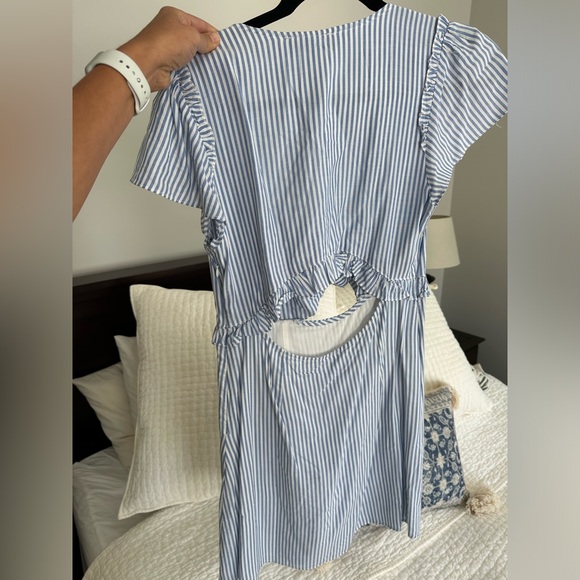 Dress - Picture 3 of 4